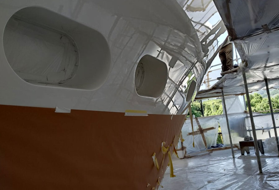 27 metre Sanlorenzo refit painting project